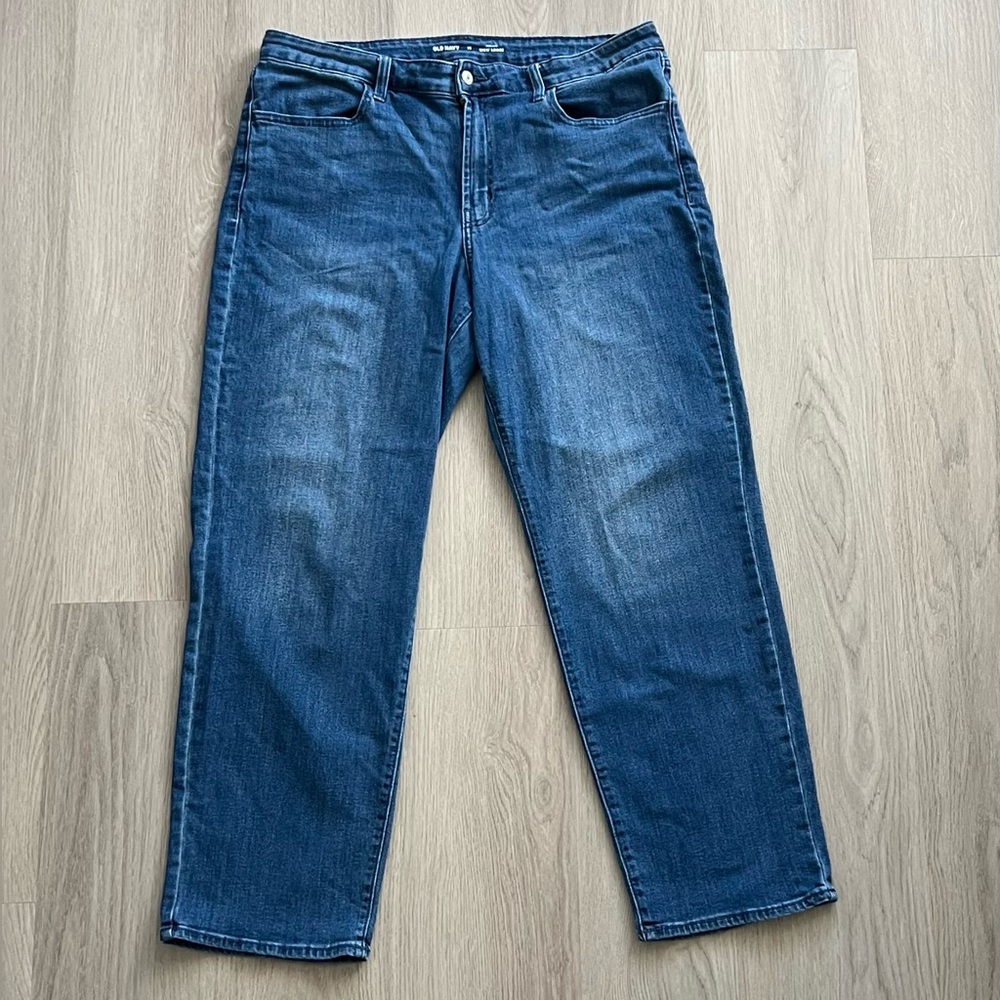Old Navy Relaxed Fit Women’s Jeans in Dark Blue